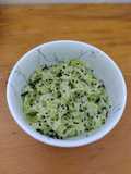Salada de chuchu crú com gergelim