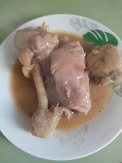 Una foto de Pollo en salsa