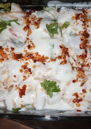 A picture of Aalo chana chat.