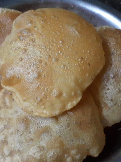 पूरी (poori recipe in Hindi) रेसिपी मुख्य फोटो