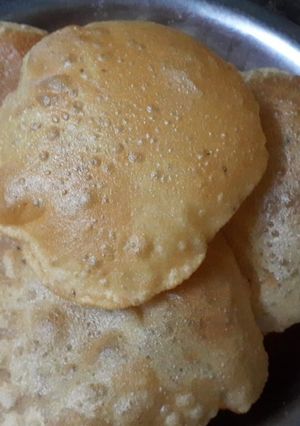 पूरी (poori recipe in Hindi) रेसिपी मुख्य फोटो