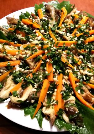 Foto principal de Ensalada de berenjena asada con picada de ajo y perejil