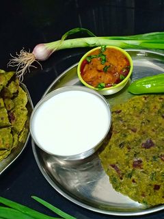 મલ્ટી ગ્રેન મેથી પાલક થેપલા (Multi Grain Methi Palak Thepla Recipe In Gujarati) રેસીપી મુખ્ય ફોટો