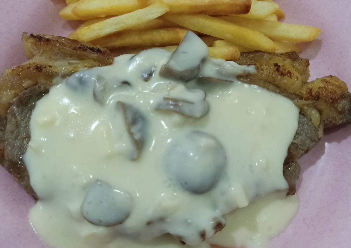 Sirloin steak with mushroom sauce