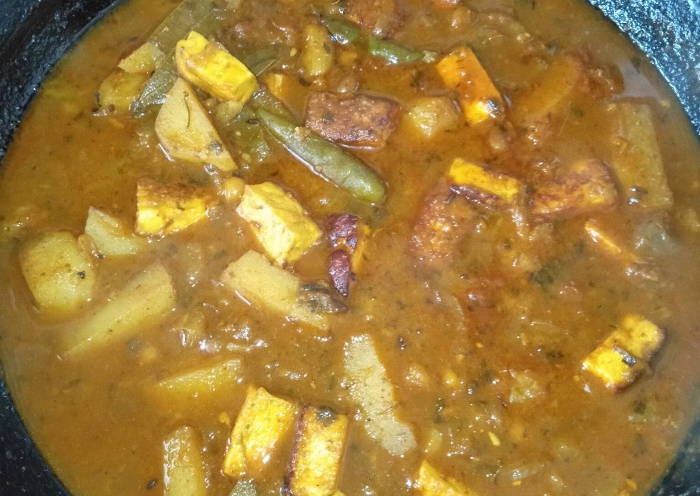 Paneer white matar gravy