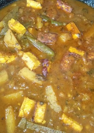 A picture of Paneer white matar gravy.