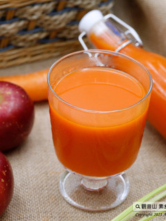 Vegan素食簡單做·斷食養生飲品系列🌿係金ㄟ波蜜果菜汁(全素)|觀音山薈供品捐贈|愛心公益廣結善緣 的食譜成品照片
