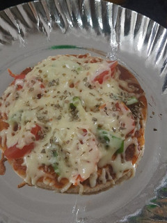 ઘઉં ના પીઝા (wheat Pizza Recipe in Gujarati) રેસીપી મુખ્ય ફોટો