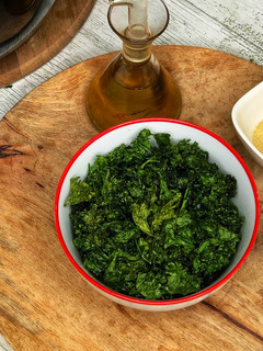 Una foto de Chips de Kale sabor a queso con Airfryer, snack saludable