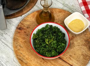 Foto principal de Chips de Kale sabor a queso con Airfryer, snack saludable