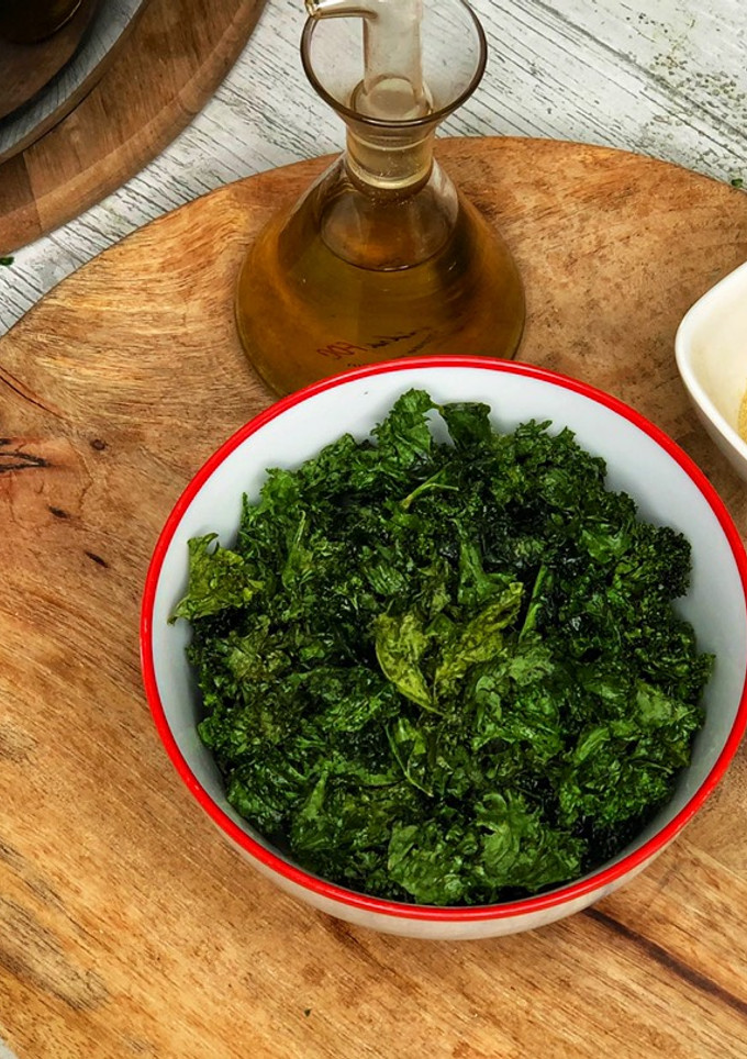 Una foto de Chips de Kale sabor a queso con Airfryer, snack saludable