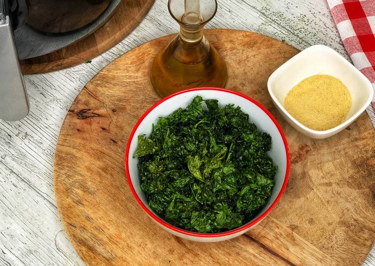 Chips de Kale sabor a queso con Airfryer, snack saludable