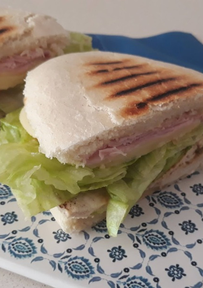 Una foto de Bocadillo campero malagueño