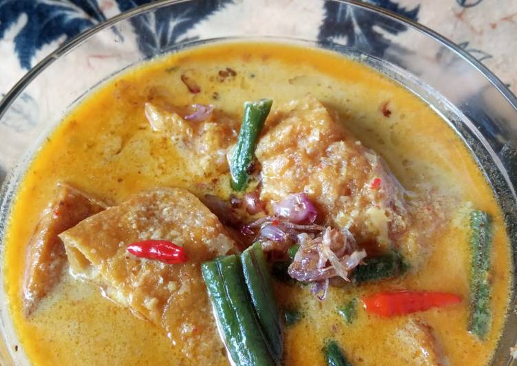 Tahu kuah kuning