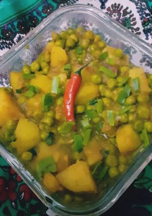 A picture of Aloo Matar Masala (Potato Peas curry).