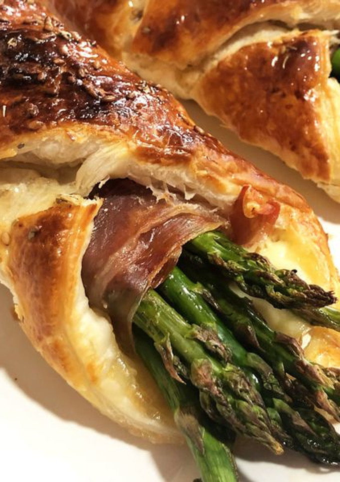 Una foto de Pastelitos de espárragos con jamón y queso