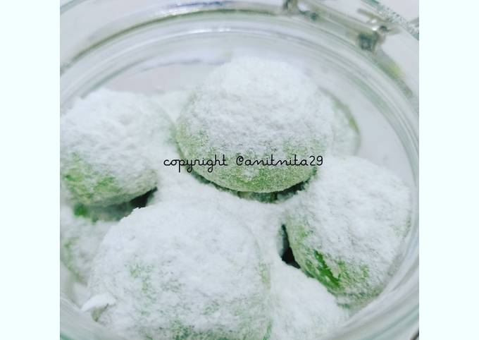 Easiest Way to Cook Yummy Pandan Snow Ball Cookies (Putri Salju Pandan)