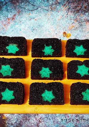 A picture of Galaxy Cake.