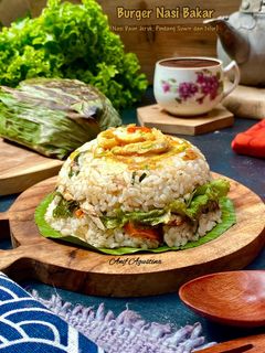 Foto resep Burger Nasi Bakar (Nasi Daun Jeruk, Pindang Suwir dan Telur)