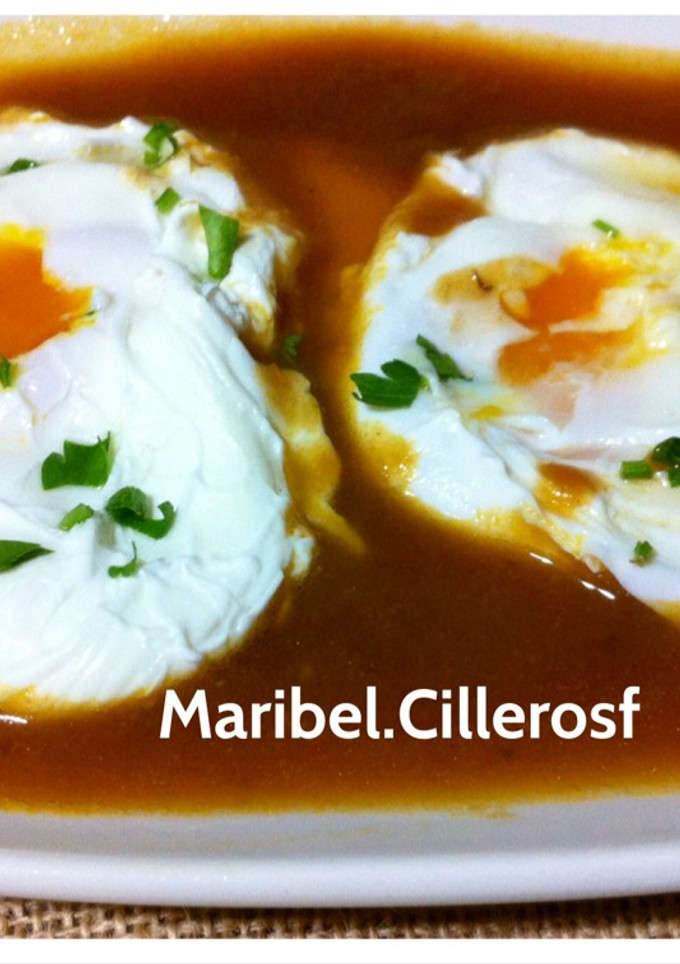 Una foto de Huevos escalfados, en salsa