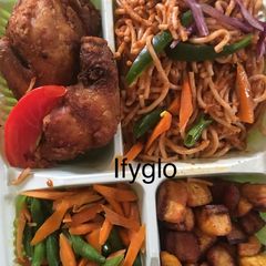 A picture of Spagetti with grilled chicken.