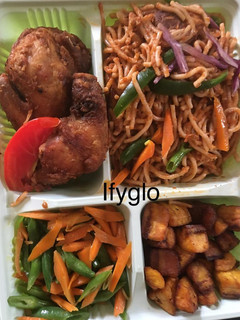 A picture of Spagetti with grilled chicken.