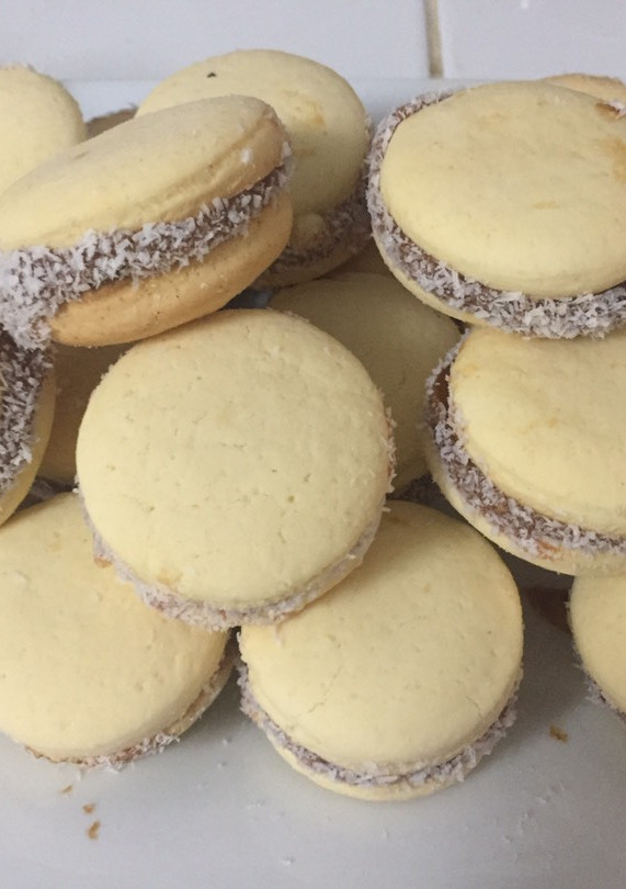 Una foto de Alfajores de maizena!