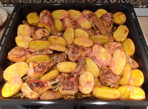 Фото Запечені курячі гомілки з молодою картопелькою😋.