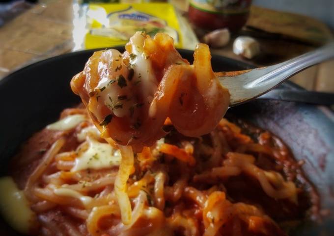 Cheesy Bolognese Laksa