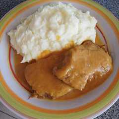 Una foto de Puré con carne a la olla