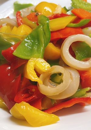 三色彩椒炒中卷 的食譜成品照片