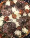 388. Pizza de base de coliflor de solomillo y mozzarella (principal carne)