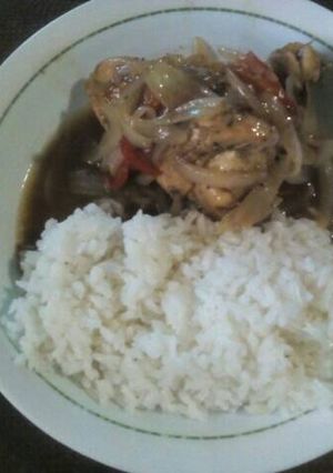 Una foto de Pollo en salsa soya