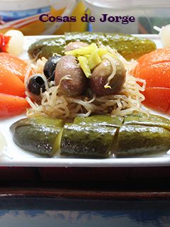 Una foto de Nido de aceitunas con banderillas