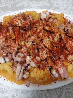 Una foto de Pulpo a la gallega con parmentier de curry