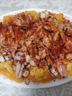 Una foto de Pulpo a la gallega con parmentier de curry