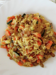 Una foto de Arroz con lentejas y verduritas