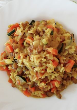 Una foto de Arroz con lentejas y verduritas