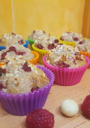 Una foto de Muffins fit de frambuesas y macadamia
