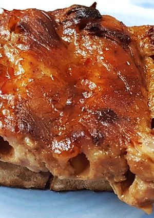 Una foto de Montadito de Costillas de Cerdo con Salsa Agridulce de Chiles
