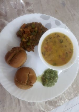 A picture of Winter Special Dal Bati with Brinjal Bharta and Chutney.