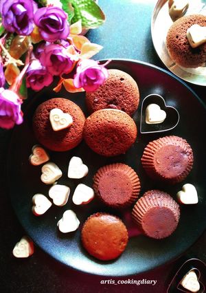 चॉकलेट मफिन्स और चॉकलेट हार्ट्स (chocolate muffins aur chocolate hearts recipe in Hindi) रेसिपी मुख्य फोटो