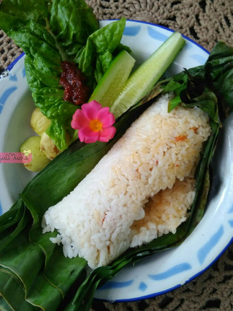 Bagaimana Membuat Resep Nasi Bakar Ayam Suwir Pedas Irit Anti Gagal