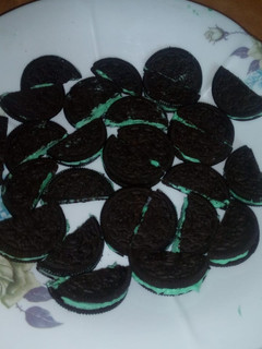 A picture of Mint buttercream.