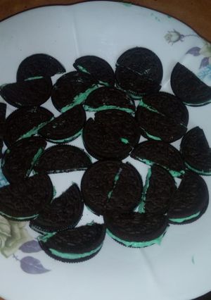 A picture of Mint buttercream.