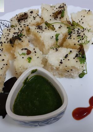 A picture of Rava dhokla.