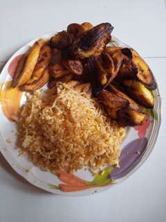 A picture of Noodles with plantain😋.