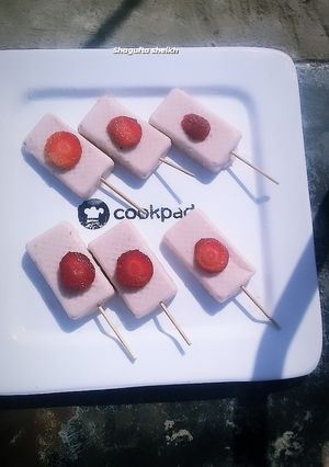 A picture of Strawberry Mini Popsicles 😍.