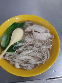 雞肉菇菇湯麵 的食譜成品照片