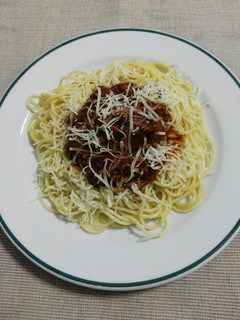 Una foto de Espaguetis con carne y verduras